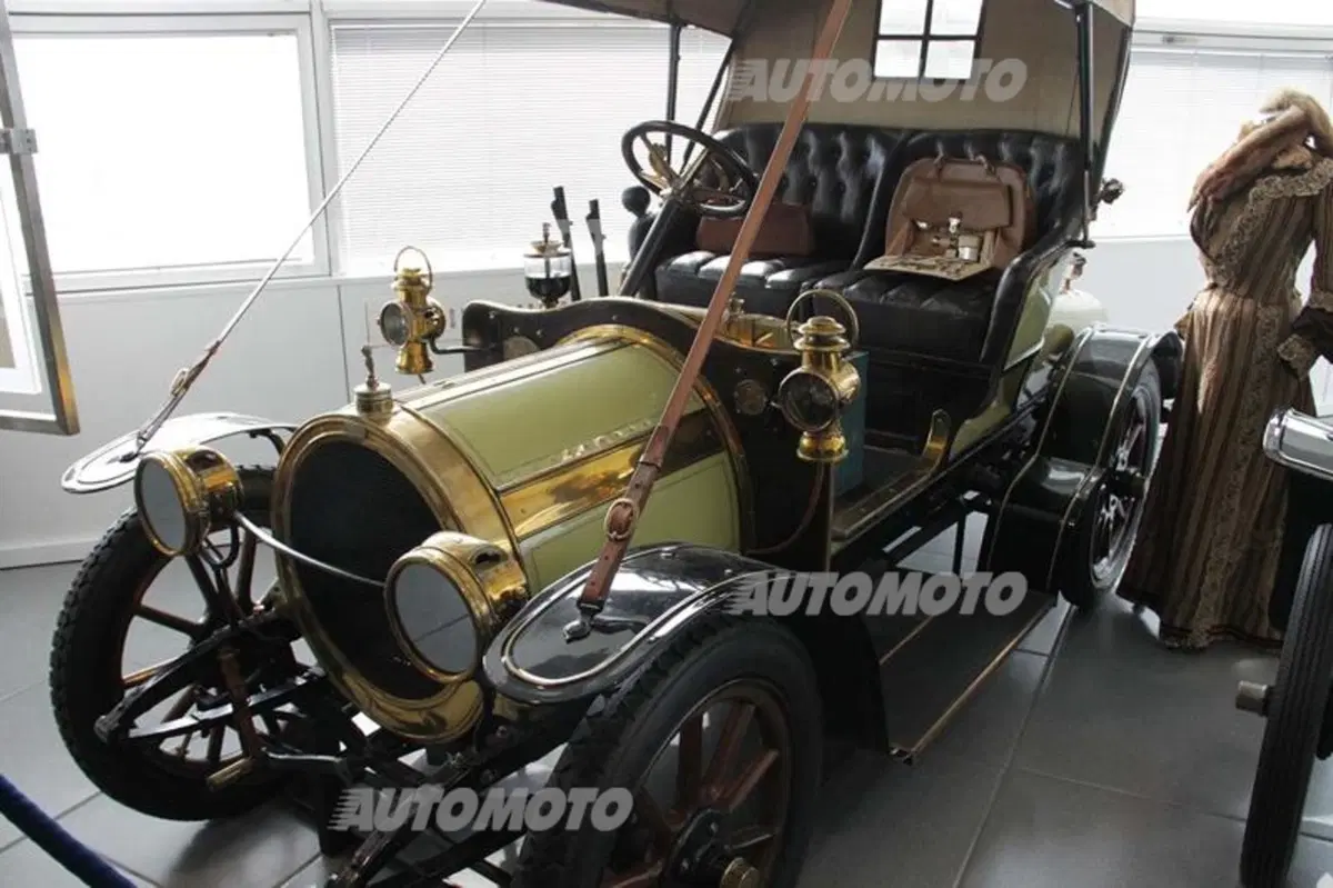 Museo Nicolis: la storia dell'auto e della moto in un'esposizione privata (11)