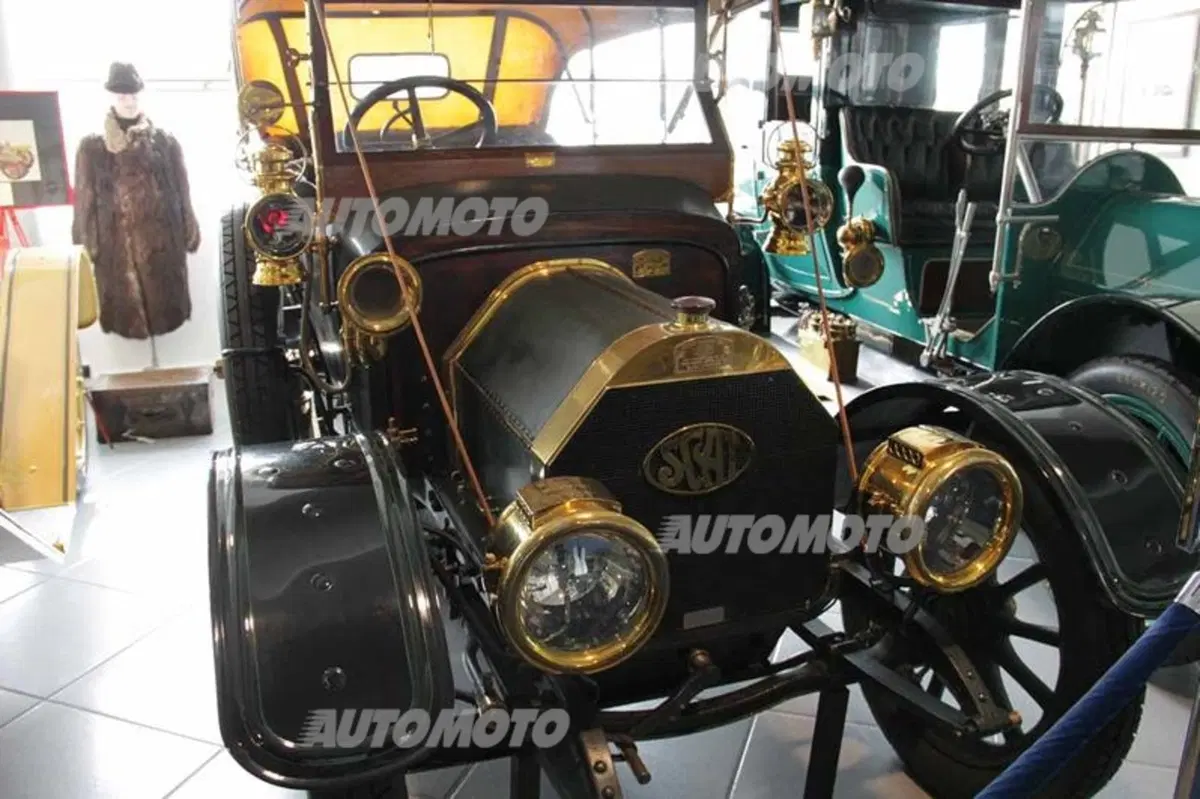 Museo Nicolis: la storia dell'auto e della moto in un'esposizione privata (14)