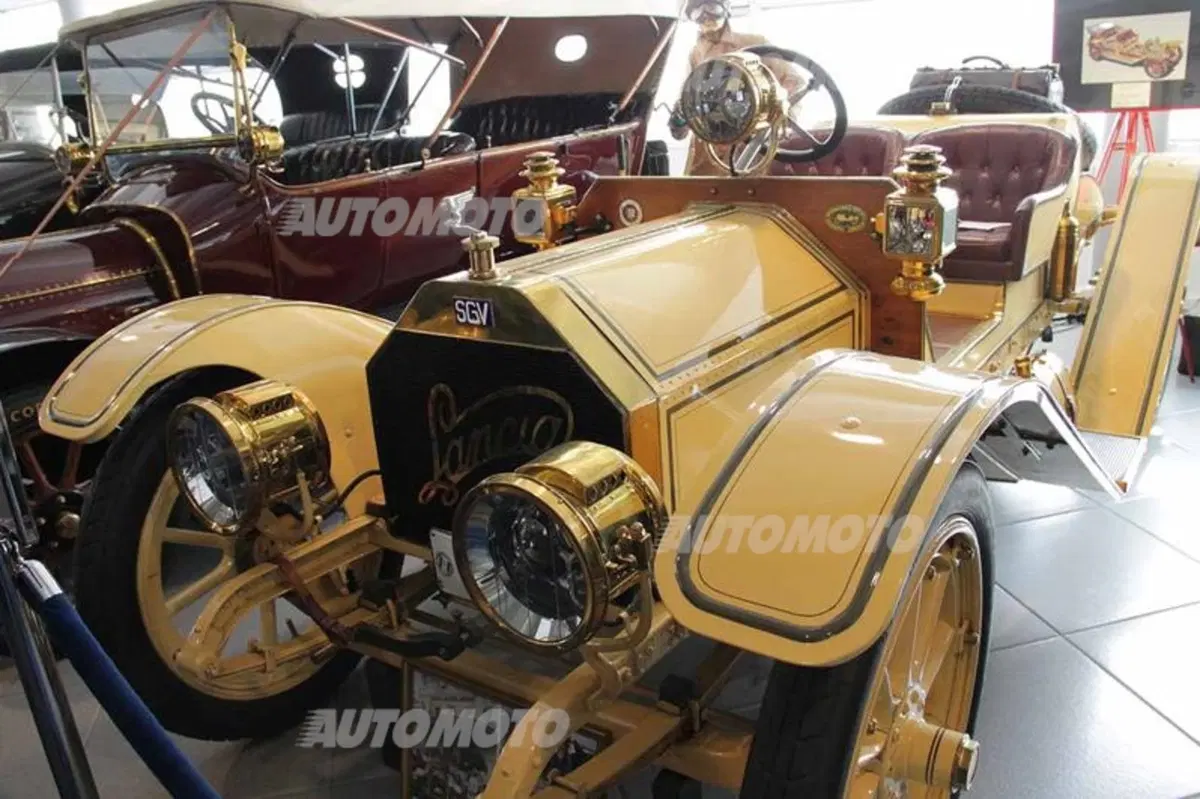 Museo Nicolis: la storia dell'auto e della moto in un'esposizione privata (15)