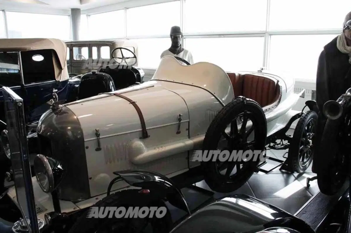 Museo Nicolis: la storia dell'auto e della moto in un'esposizione privata (17)