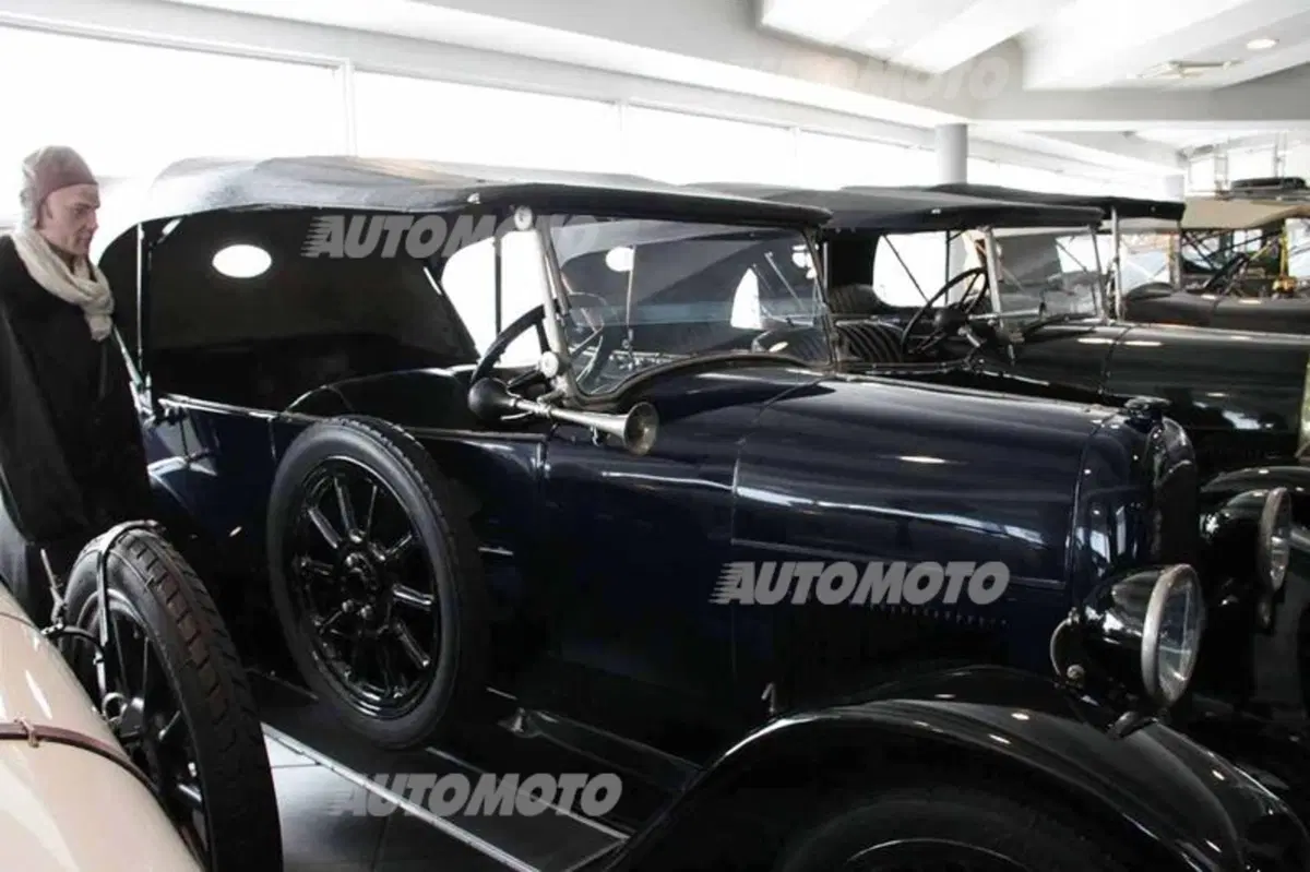 Museo Nicolis: la storia dell'auto e della moto in un'esposizione privata (18)