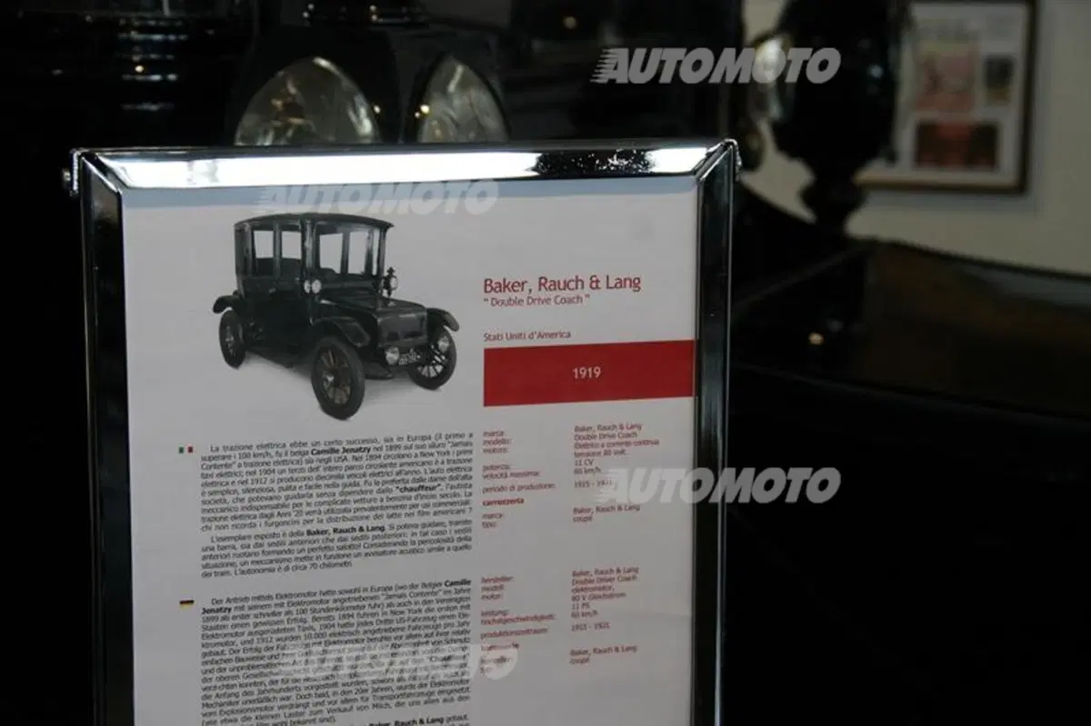 Museo Nicolis: la storia dell'auto e della moto in un'esposizione privata (33)