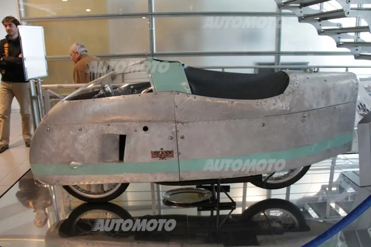 Museo Nicolis: la storia dell'auto e della moto in un'esposizione privata (37)