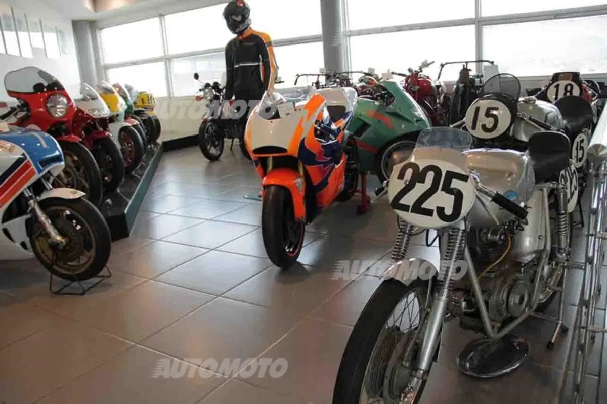 Museo Nicolis: la storia dell'auto e della moto in un'esposizione privata (49)