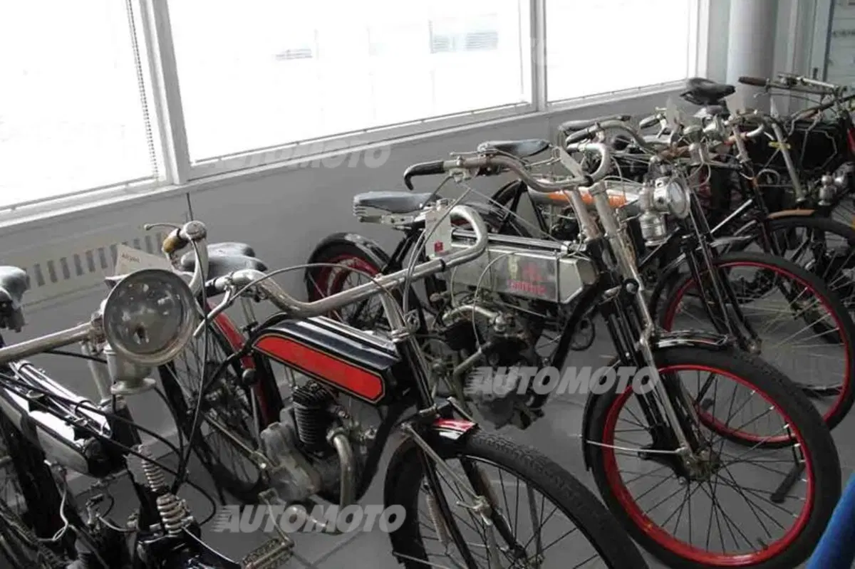 Museo Nicolis: la storia dell'auto e della moto in un'esposizione privata (56)