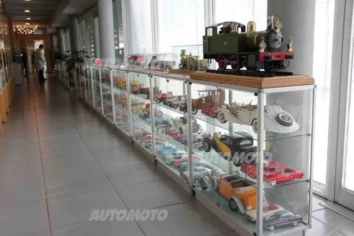 Museo Nicolis: la storia dell'auto e della moto in un'esposizione privata (65)