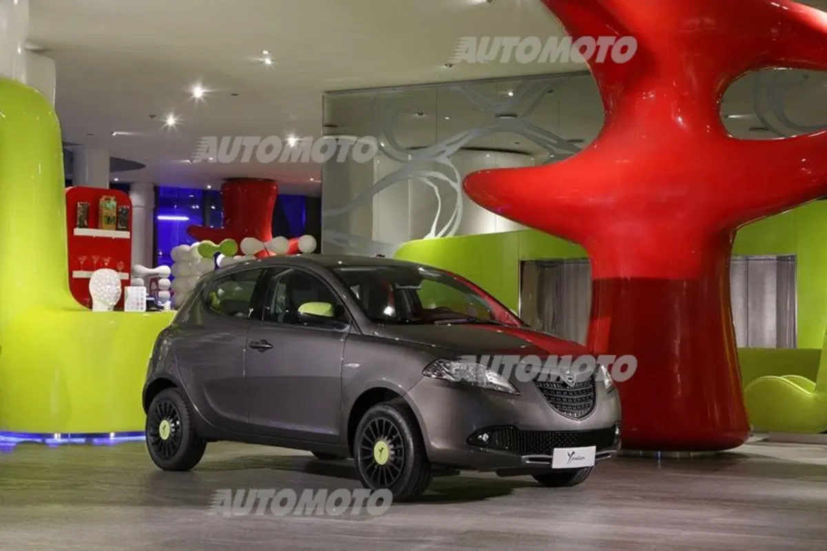 Lancia Ypsilon Elefantino 2014: largo alla personalizzazione e al colore (2)