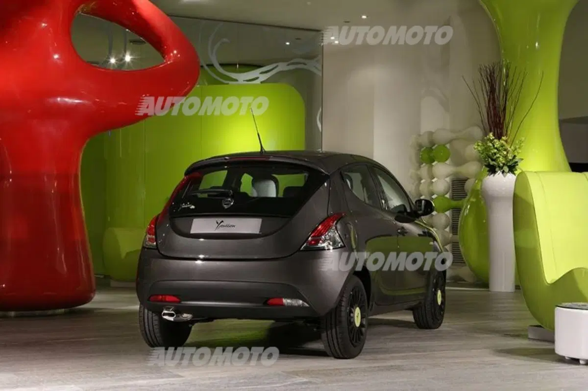 Lancia Ypsilon Elefantino 2014: largo alla personalizzazione e al colore (3)