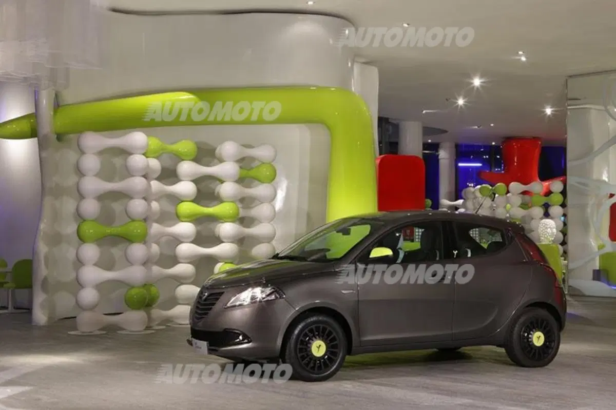 Lancia Ypsilon Elefantino 2014: largo alla personalizzazione e al colore (4)