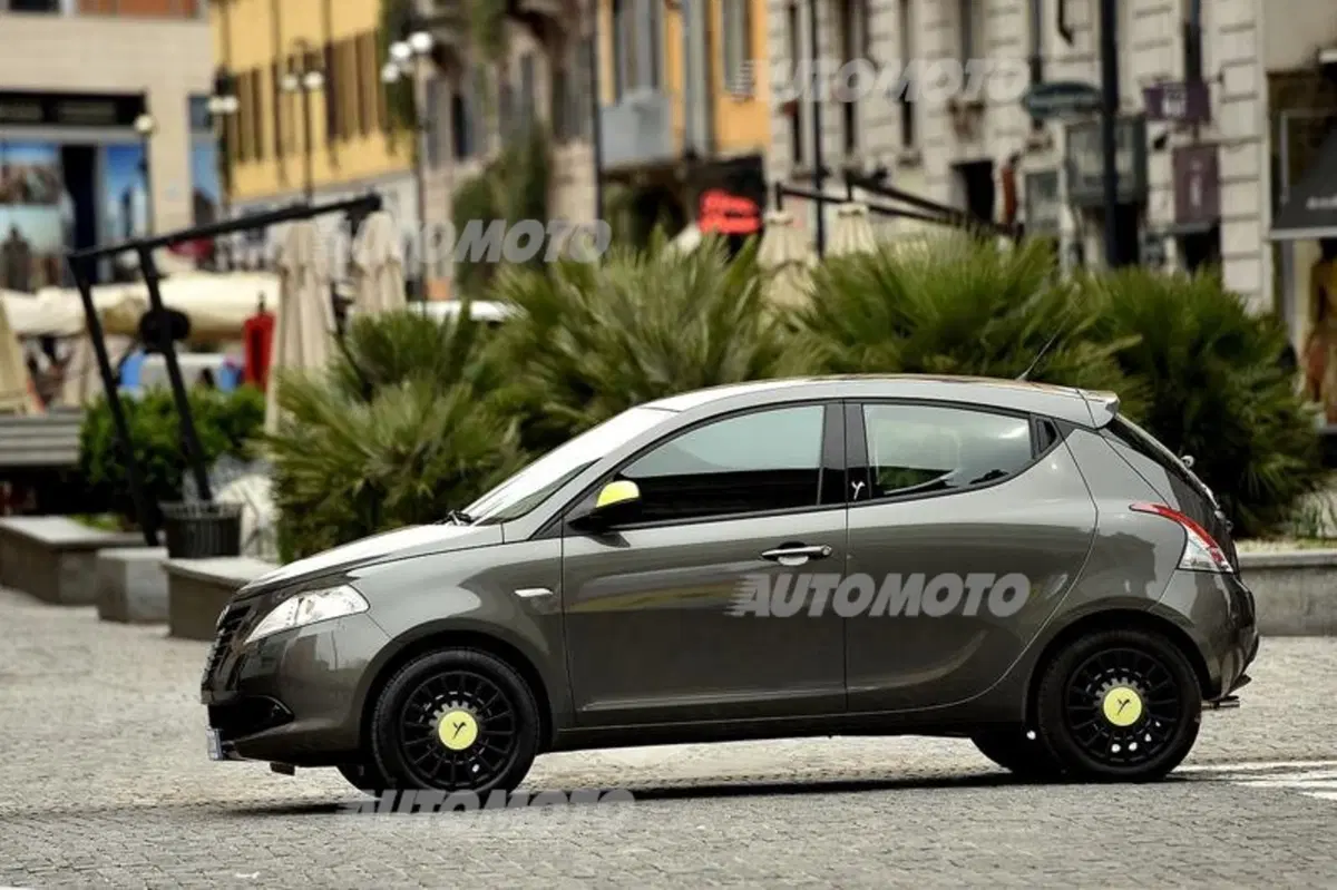 Lancia Ypsilon Elefantino 2014: largo alla personalizzazione e al colore (9)