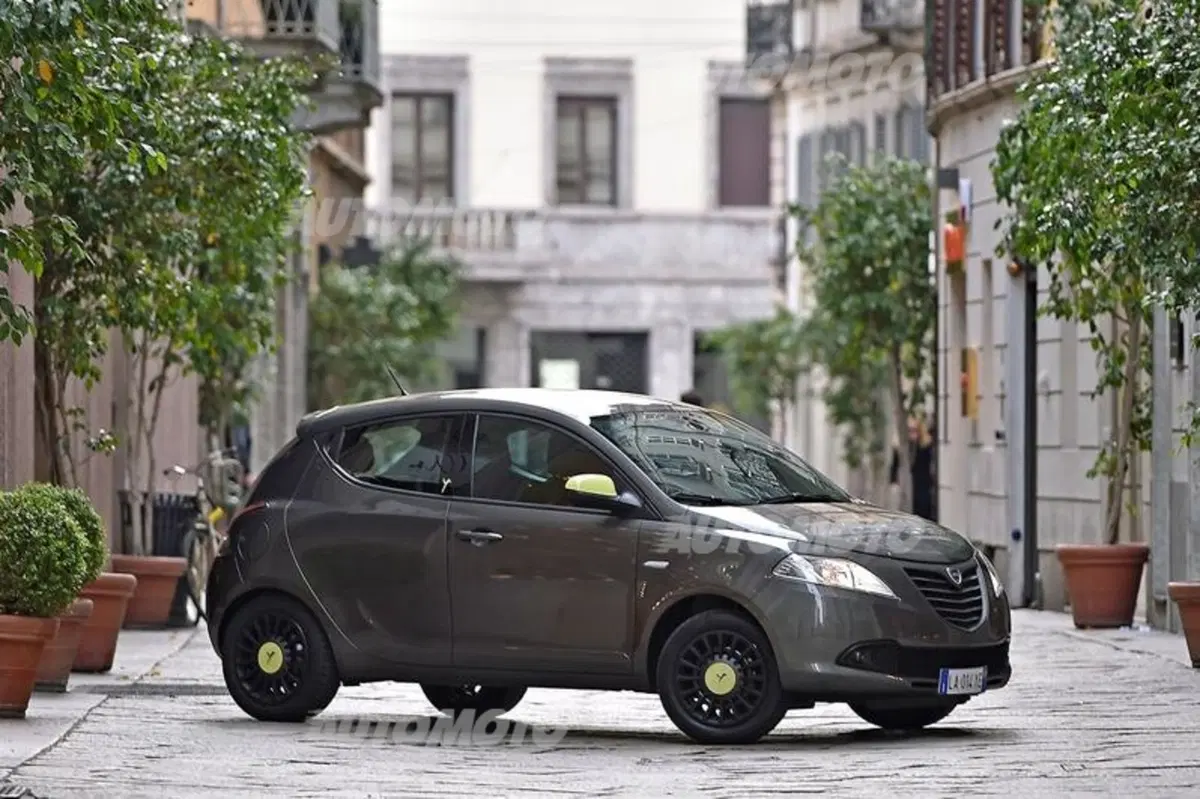 Lancia Ypsilon Elefantino 2014: largo alla personalizzazione e al colore (10)
