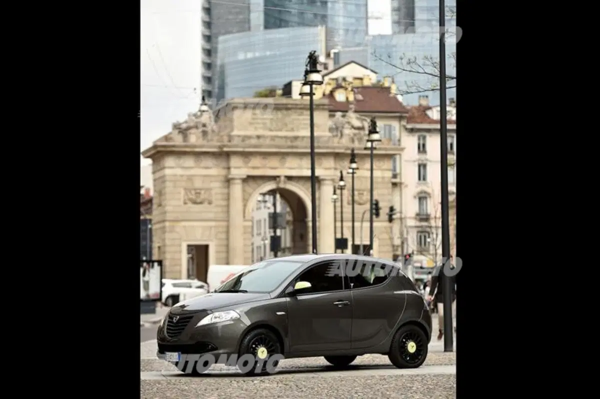 Lancia Ypsilon Elefantino 2014: largo alla personalizzazione e al colore (11)