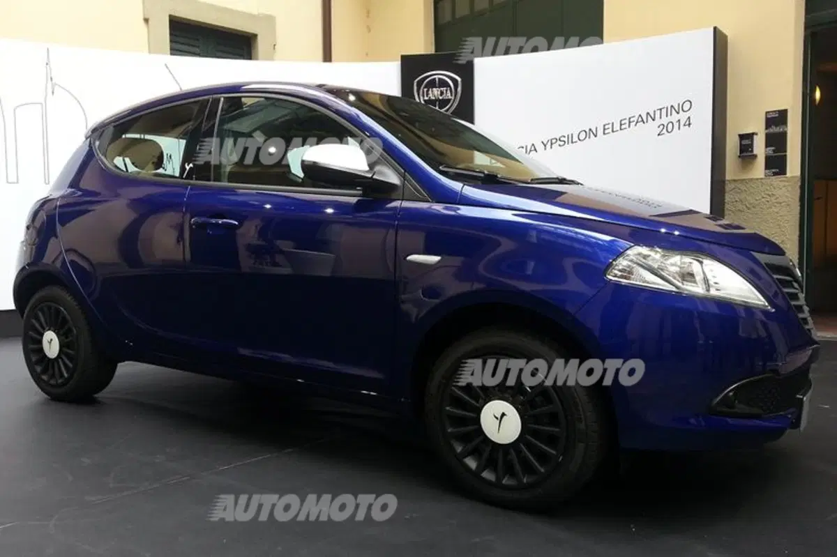 Lancia Ypsilon Elefantino 2014: largo alla personalizzazione e al colore (13)