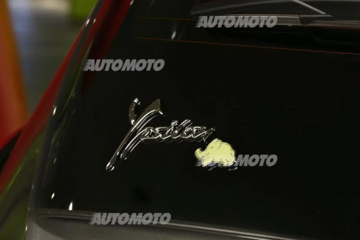 Lancia Ypsilon Elefantino 2014: largo alla personalizzazione e al colore (15)