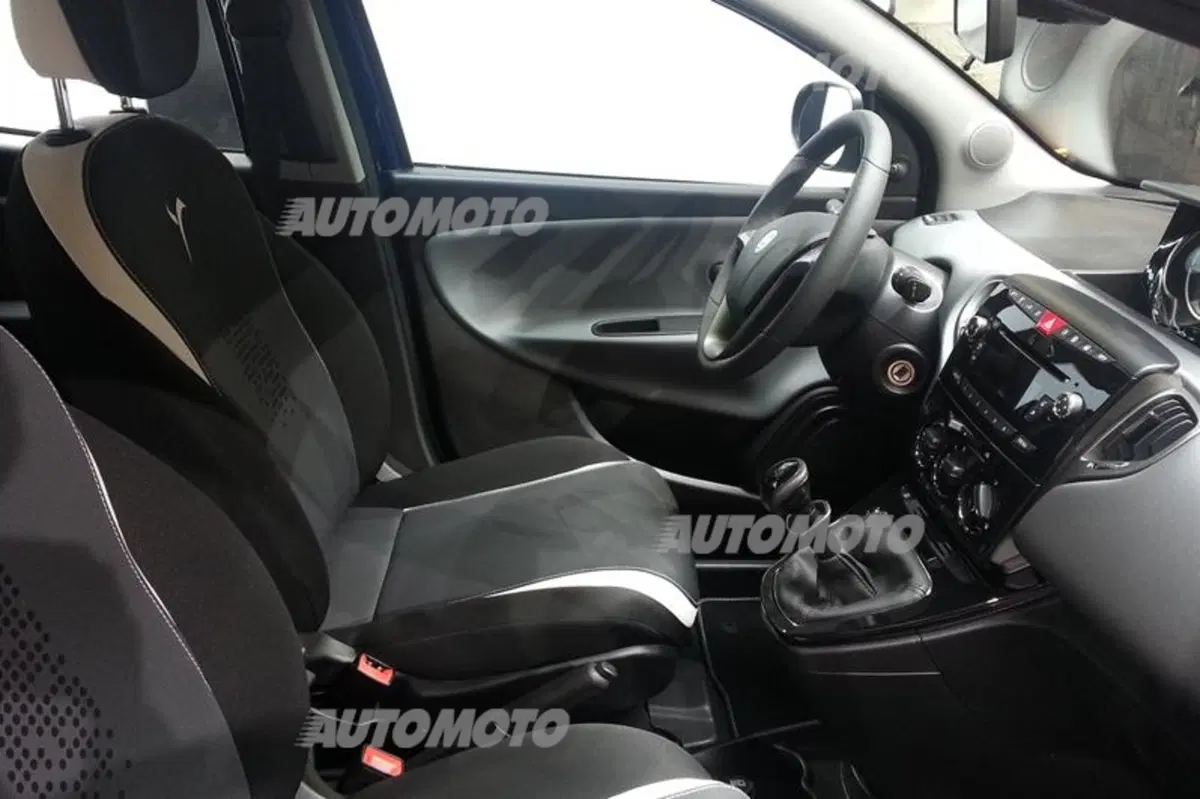 Lancia Ypsilon Elefantino 2014: largo alla personalizzazione e al colore (19)