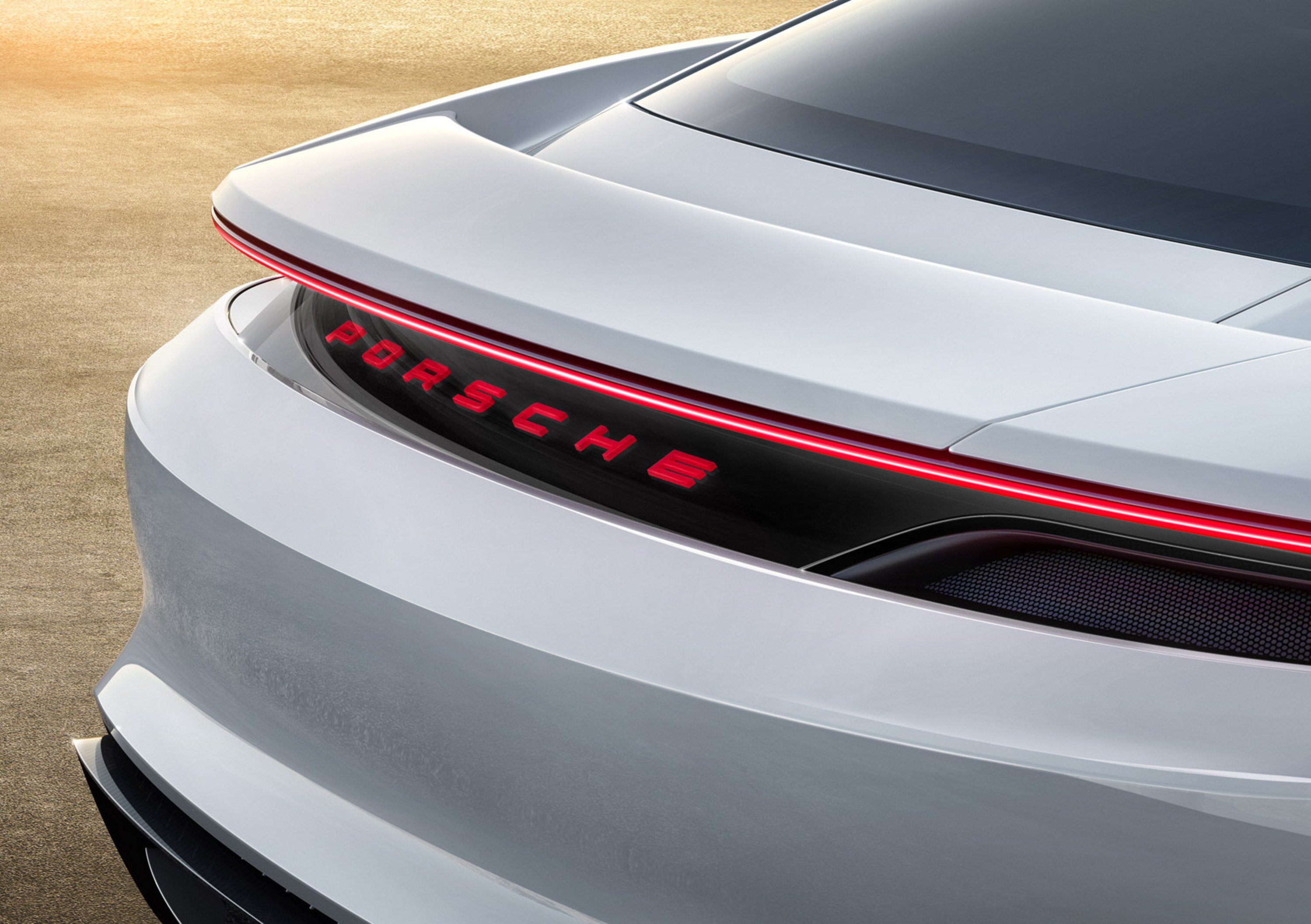 Porsche: ecco Mission E, la visione del futuro del brand