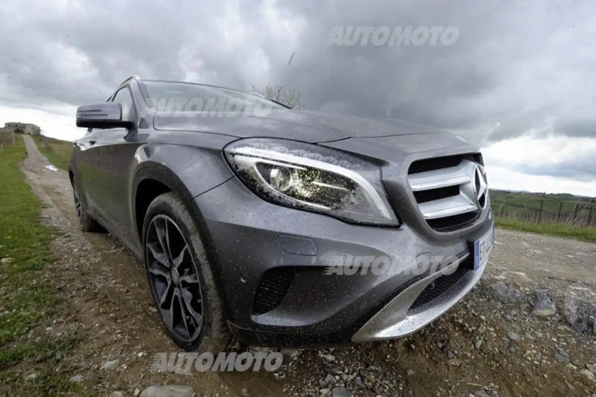 Mercedes-Benz GLA (35)