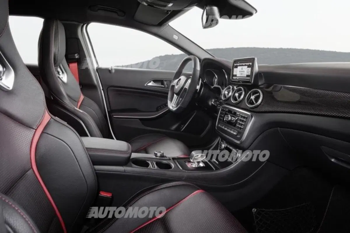 Mercedes-Benz GLA (43)