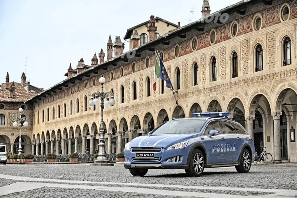 Peugeot: una 508 RXH a disposizione della Polizia Stradale (7)