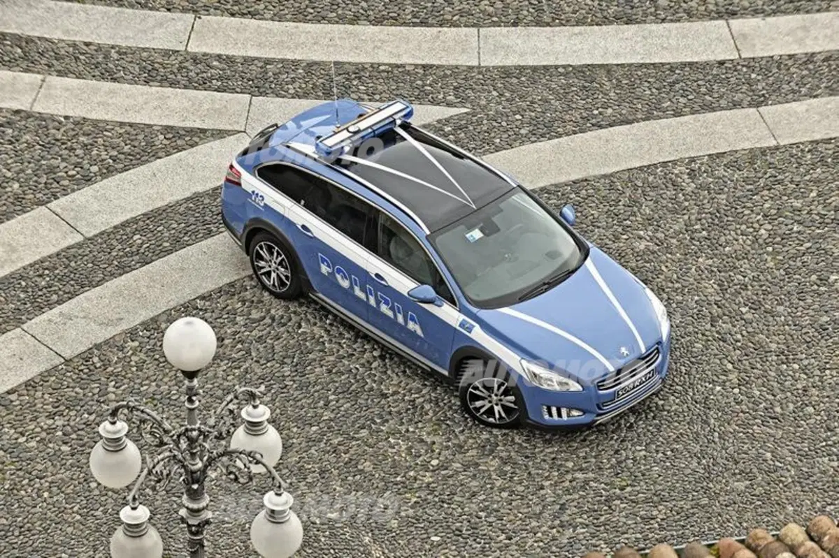 Peugeot: una 508 RXH a disposizione della Polizia Stradale (10)