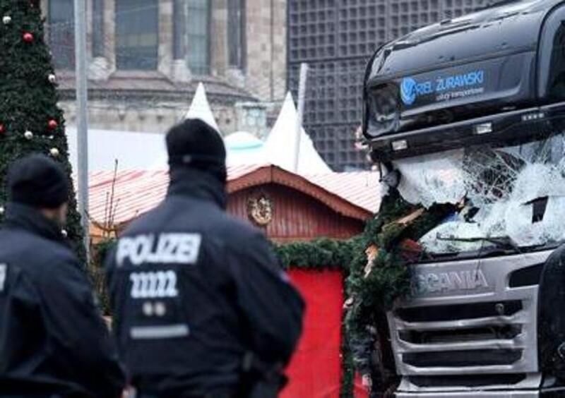 Attentato Berlino, la frenata automatica ha evitato una strage peggiore