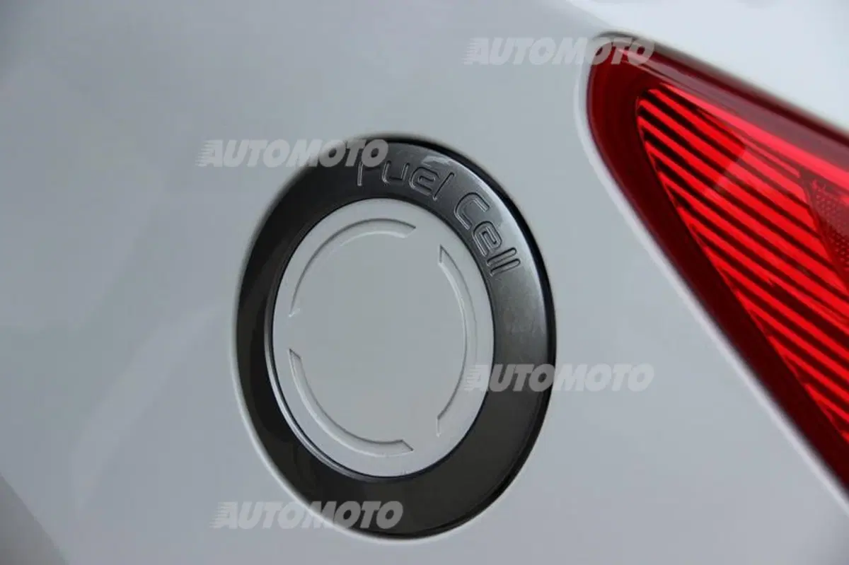 Frank Meijer: «La Hyundai ix35 Fuel Cell a idrogeno è realtà. E' già sul mercato» (13)