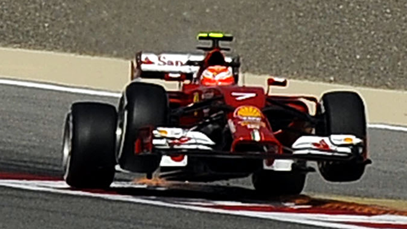 F1 Bahrain 2014: Hamilton domina le libere del venerd&igrave;. Kimi vola, ma &egrave; 14&deg;