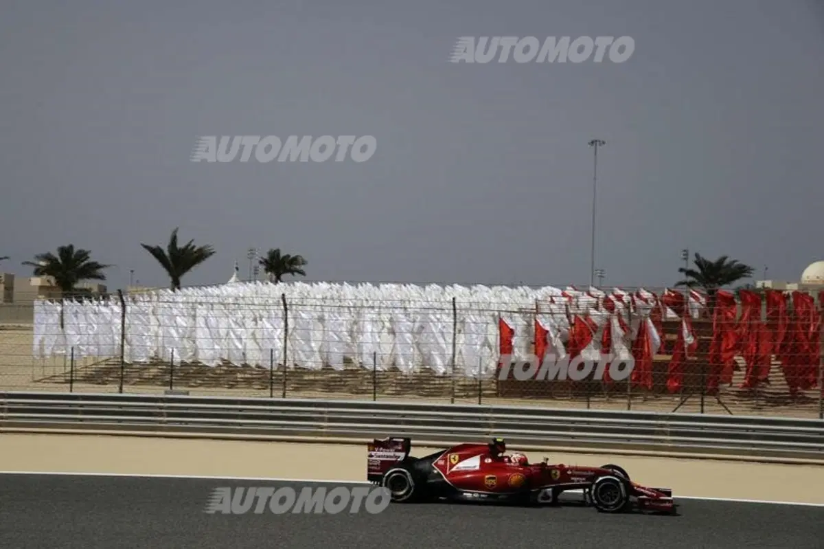 F1 Bahrain 2014: Hamilton domina le libere del venerdì. Kimi vola, ma è 14° (10)