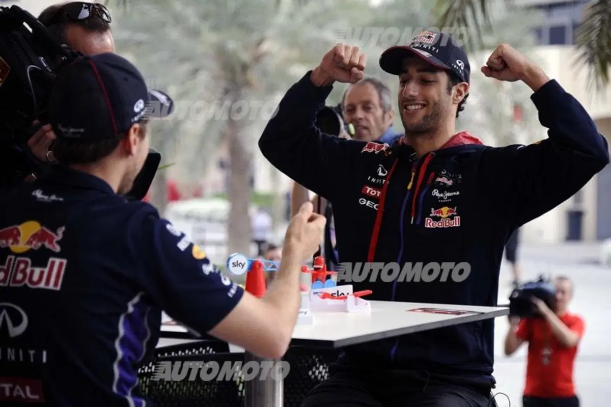 F1 Bahrain 2014: Hamilton domina le libere del venerdì. Kimi vola, ma è 14° (11)