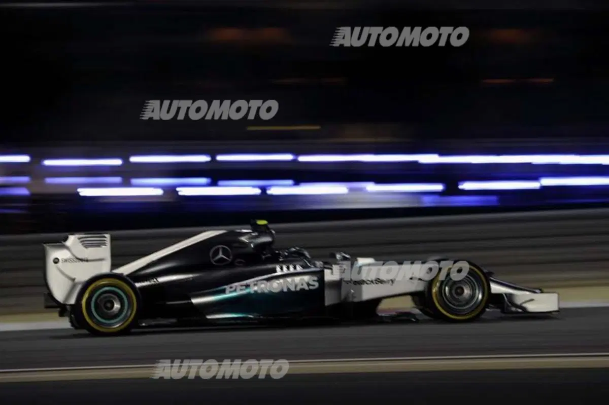 Formula 1 Bahrain 2014: Rosberg strappa la pole position nelle qualifiche (13)