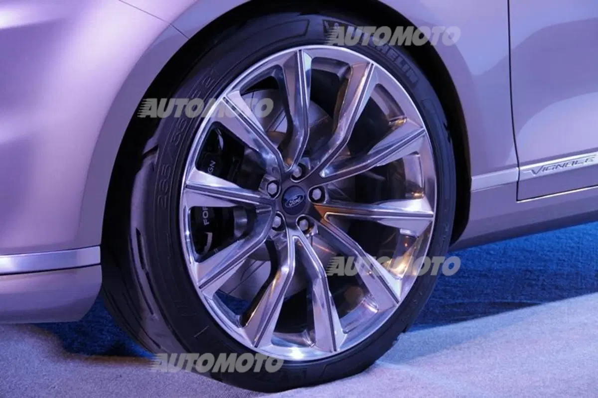 Ford al Salone del Mobile 2014 con la S-MAX Vignale concept (8)