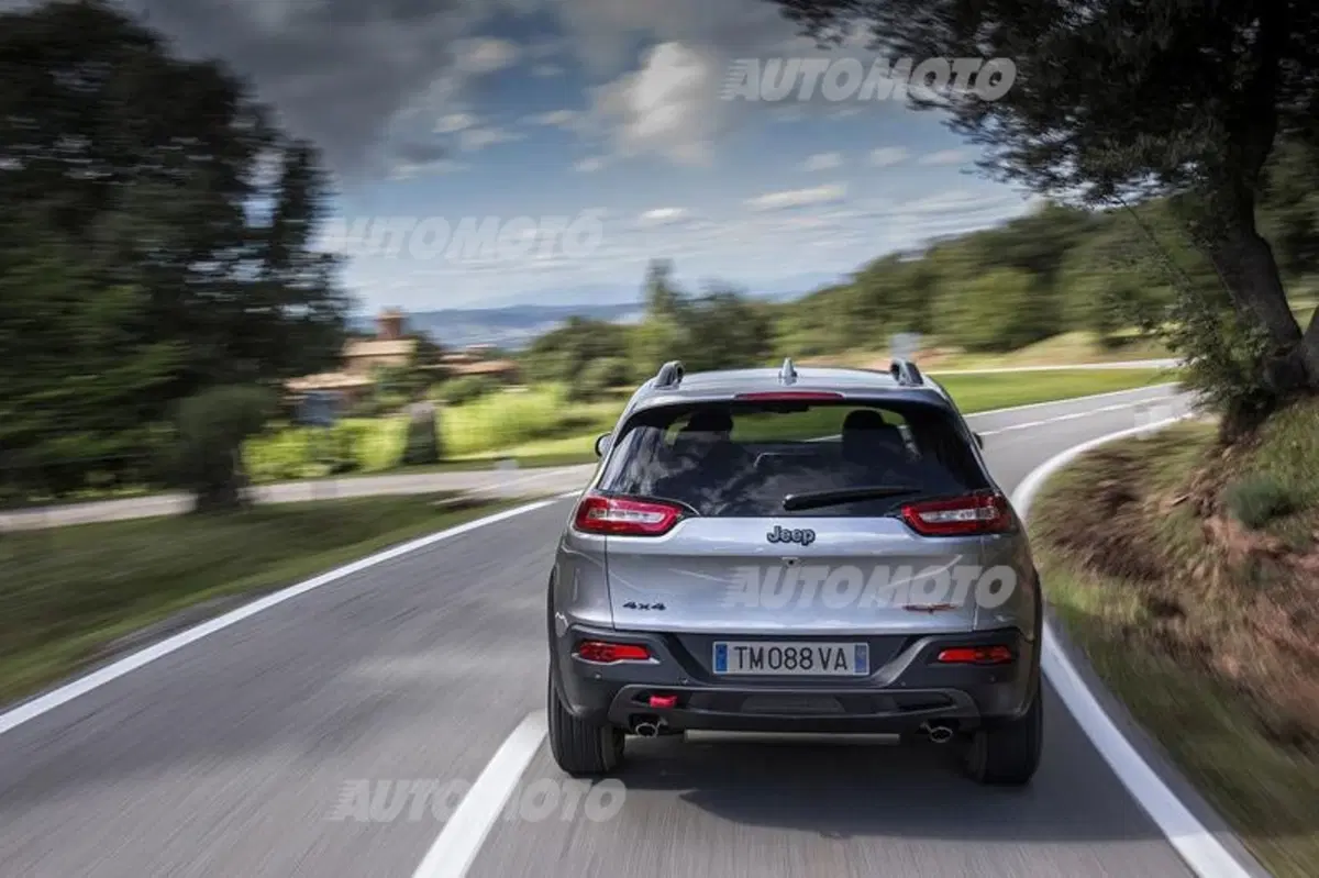 Ellis (Jeep): «La Cherokee è un 4x4 autentico. Comodo su strada, non accetta compromessi fuori» (14)