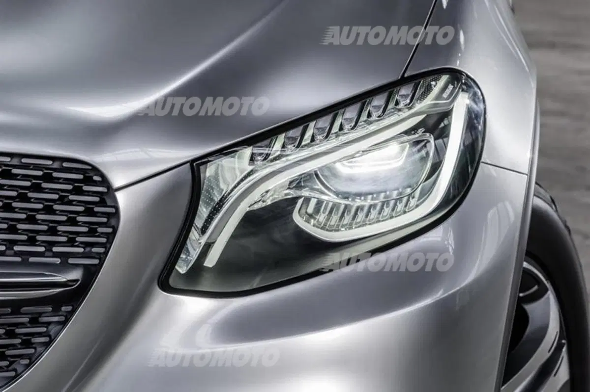 Mercedes-Benz Concept Coupé SUV: tutte le immagini (18)