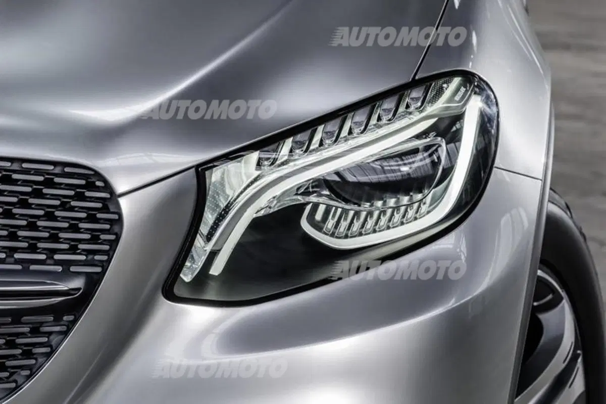 Mercedes-Benz Concept Coupé SUV: tutte le immagini (19)