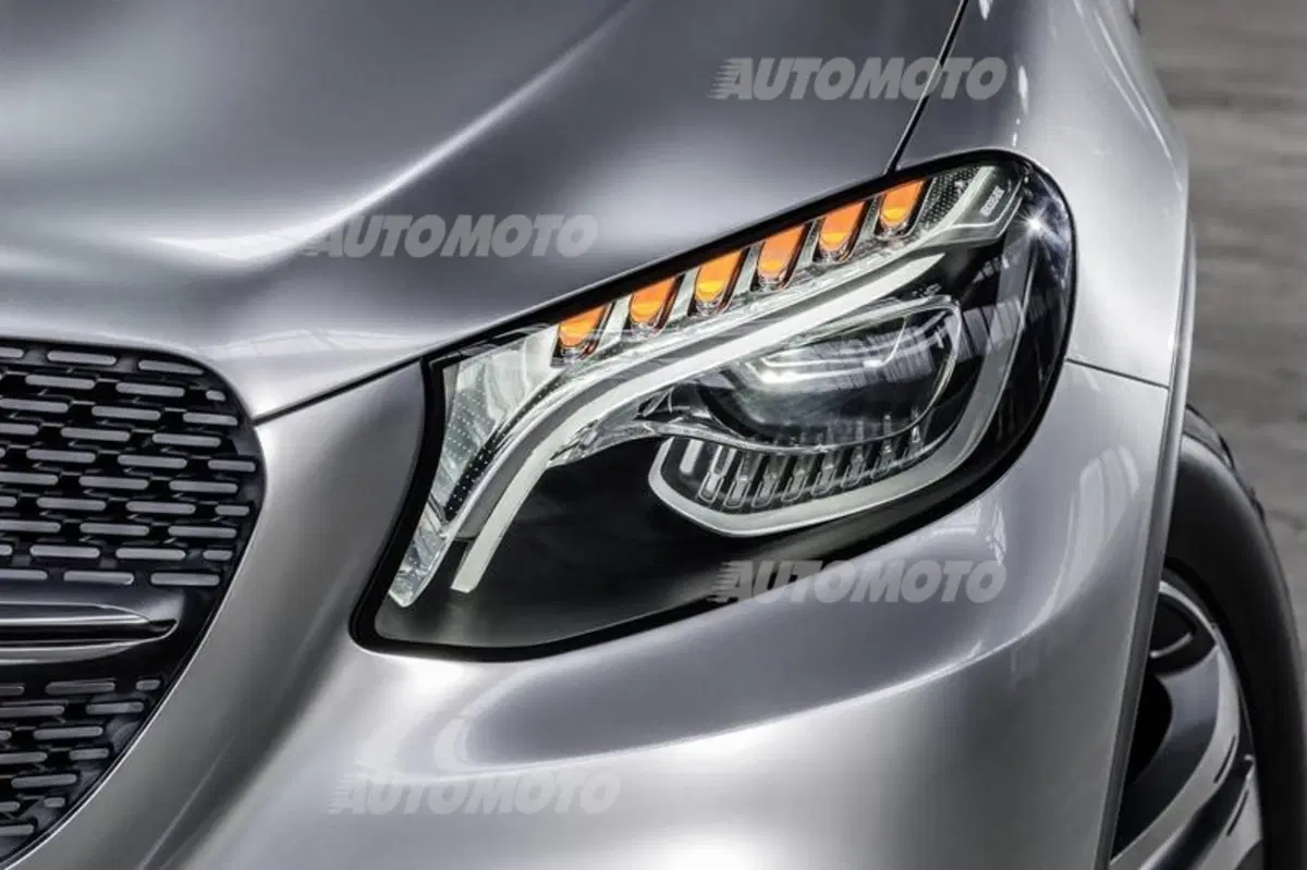 Mercedes-Benz Concept Coupé SUV: tutte le immagini (20)