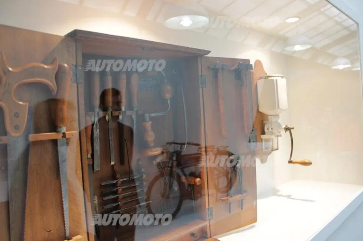 Peugeot al Salone del Mobile con il sofà Onyx (8)