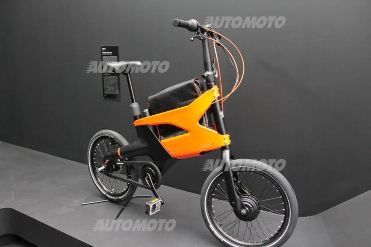 Peugeot al Salone del Mobile con il sofà Onyx (17)