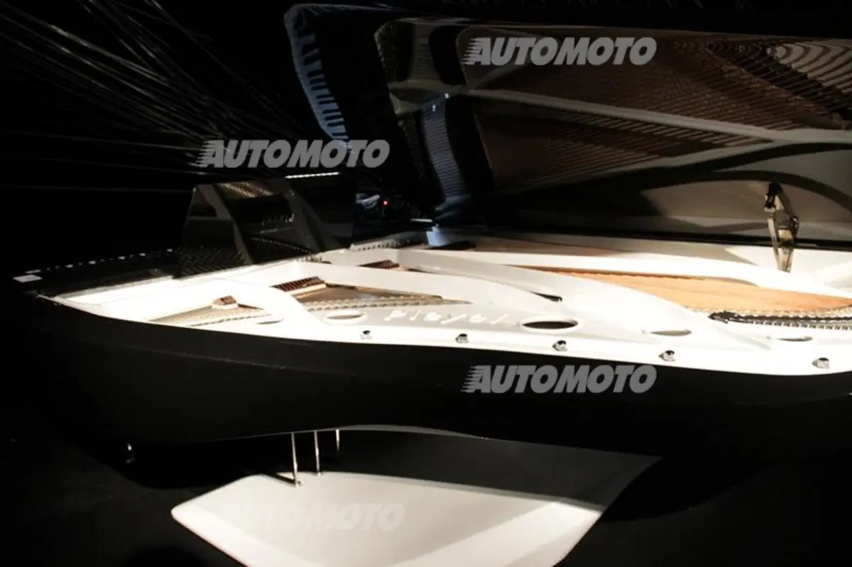 Peugeot al Salone del Mobile con il sofà Onyx (20)