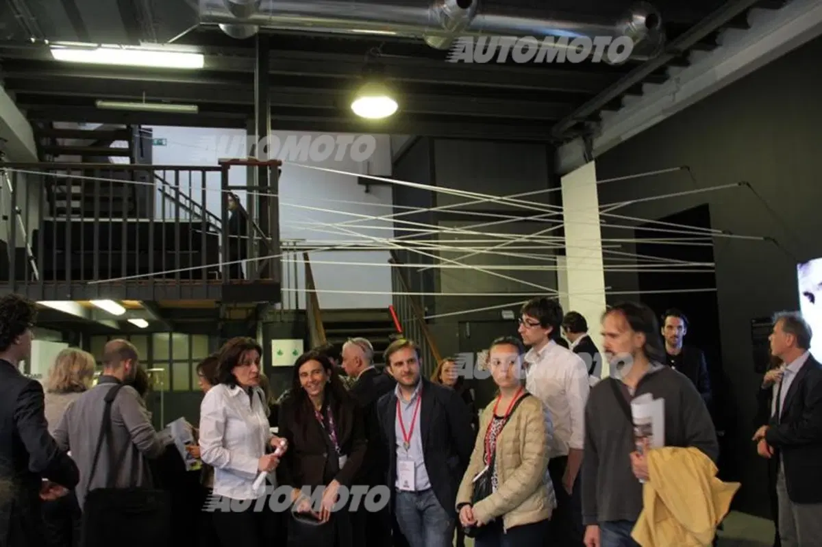 Peugeot al Salone del Mobile con il sofà Onyx (21)