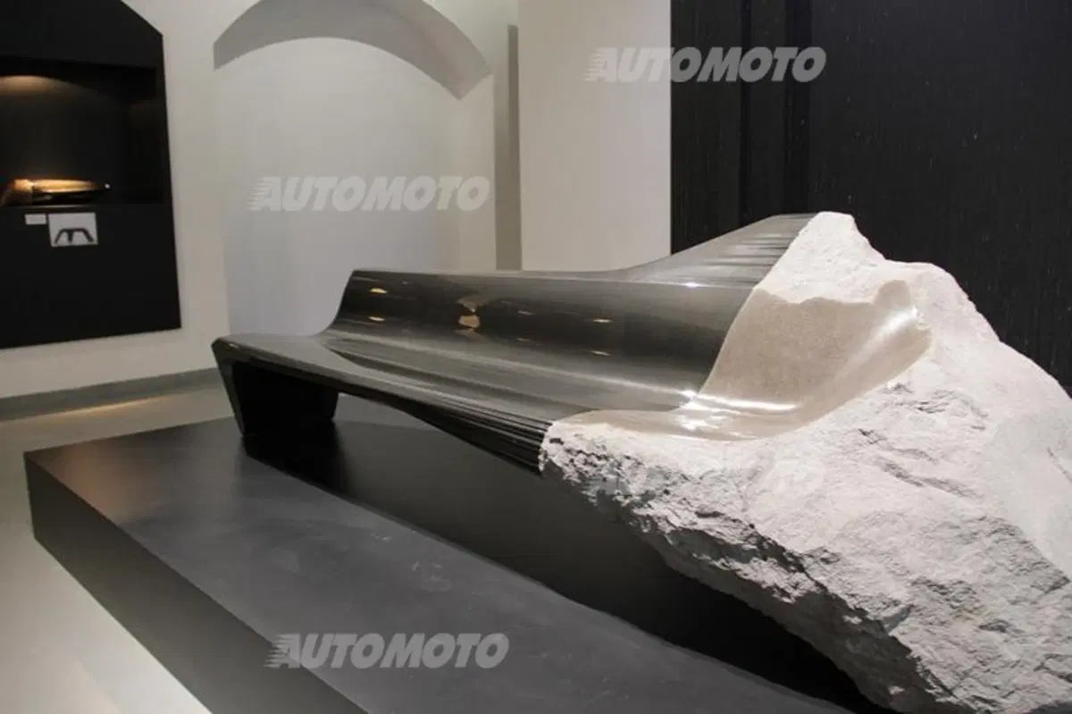 Peugeot al Salone del Mobile con il sofà Onyx (23)