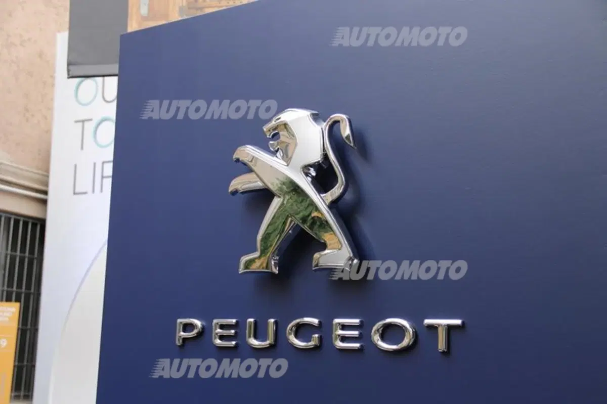 Peugeot al Salone del Mobile con il sofà Onyx (24)