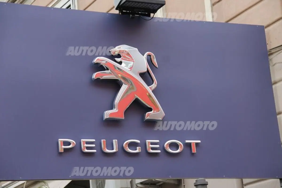 Peugeot al Salone del Mobile con il sofà Onyx (25)