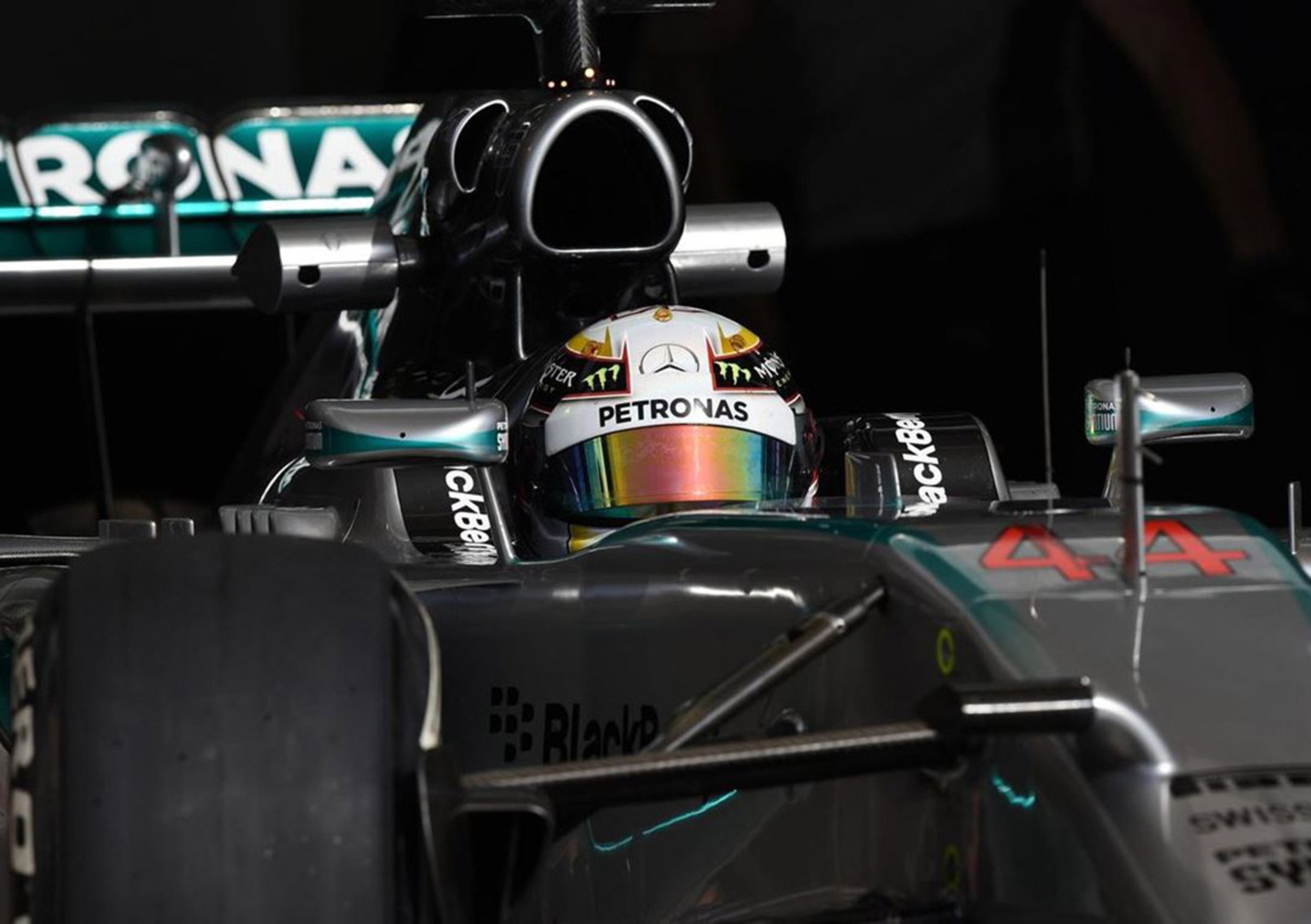 Formula 1: Hamilton &egrave; il pi&ugrave; veloce nel 2&deg; giorno di test in Bahrain