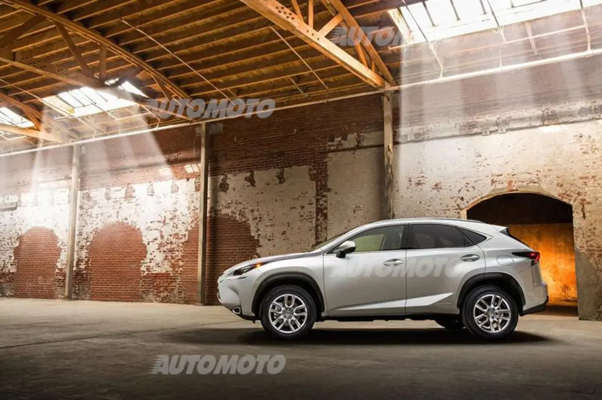 Lexus NX: ecco la variante di serie (2)