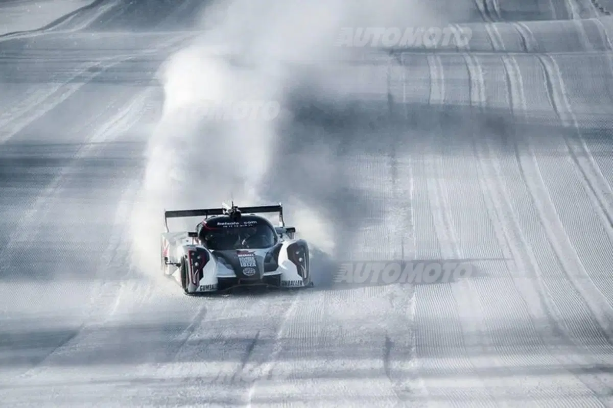 Rebellion R2K: la risalita di una pista da sci a colpi di drift. Sound fenomenale! (3)