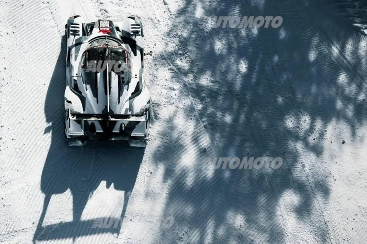 Rebellion R2K: la risalita di una pista da sci a colpi di drift. Sound fenomenale! (5)