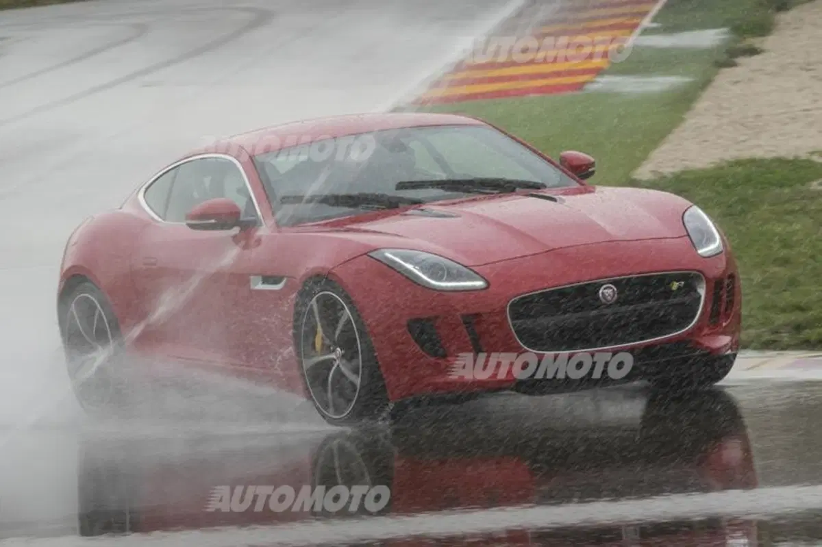 Jaguar F-Type Coupé (13)