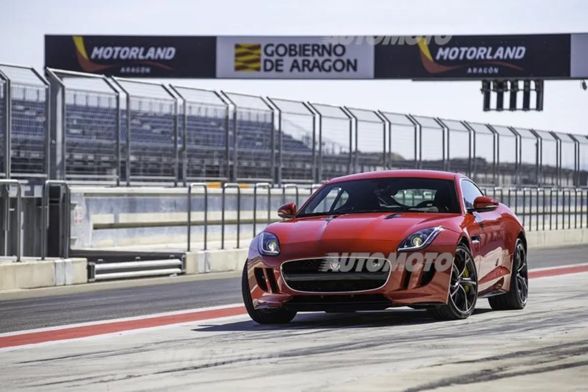 Jaguar F-Type Coupé (16)
