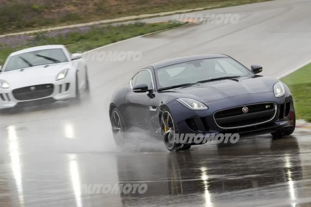 Jaguar F-Type Coupé (22)