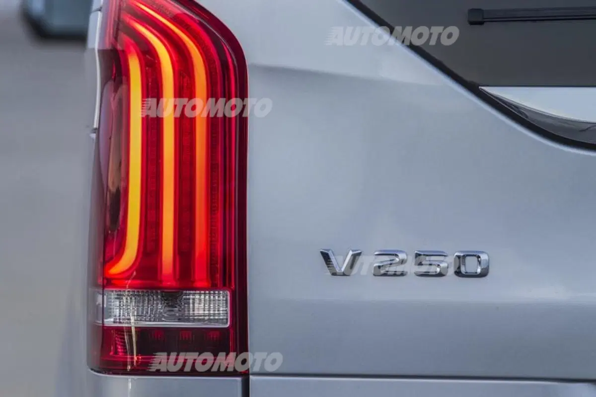 Andrea Verdolotti: «Classe V rappresenta tutto lo stile e la tecnologia di Mercedes» (27)